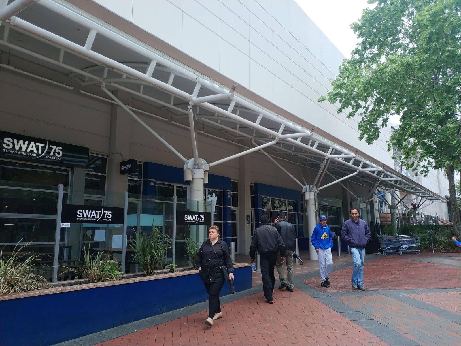 Dandenong Plaza Shopping Centre, Parking & Store Trading Open Hours