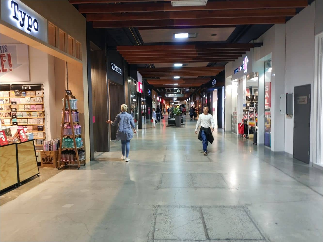 DFO South Wharf - Melbourne Parking &amp; Opening Hours
